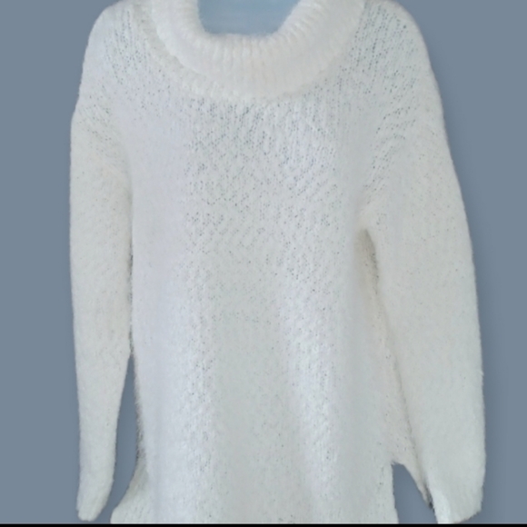 Kenneth Cole White Sweater Size S - Picture 5 of 5